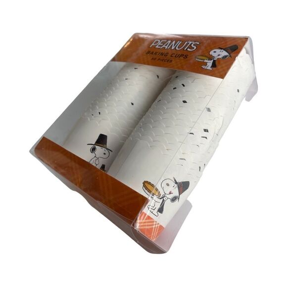Peanuts “Snoopy” 50 Count Fall Pilgrim Thanksgiving Cupcake Liners - Picture 6 of 7